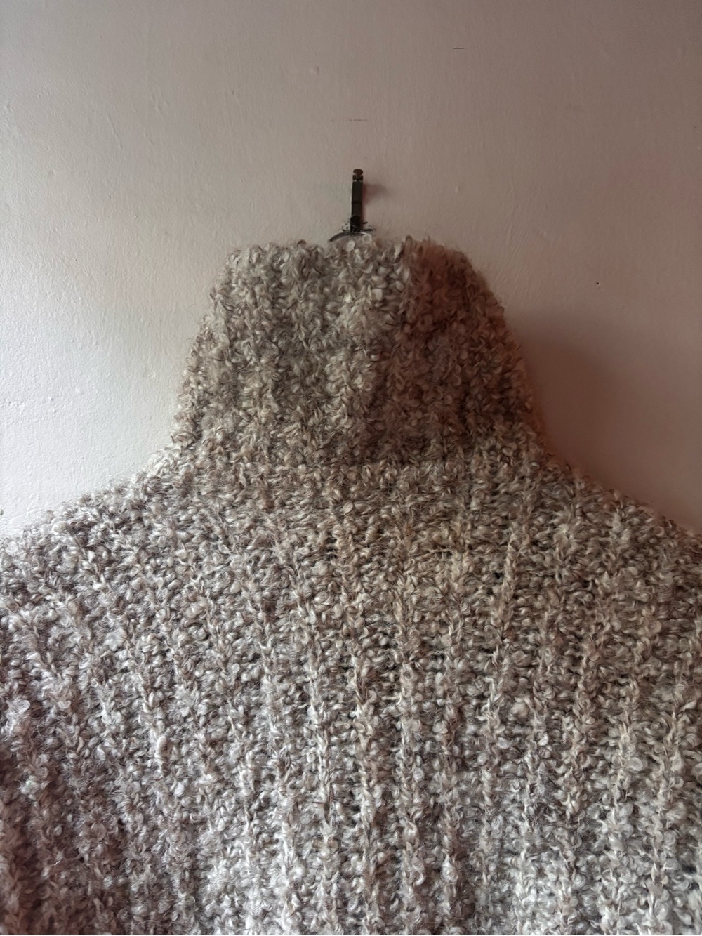 Cozy Vintage Women's Beige 100% Wool Chunky Bouclé Button-Up Cardigan Sweater - Picture 4 of 14